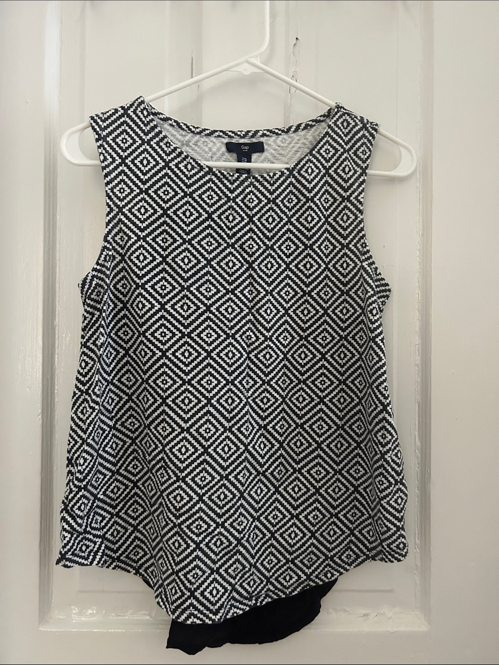 GAP Black and White Geometric Sleeveless Camisole